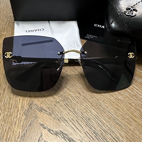 CHANEL Black Gold Sunglasses with Quilted Case main image 6